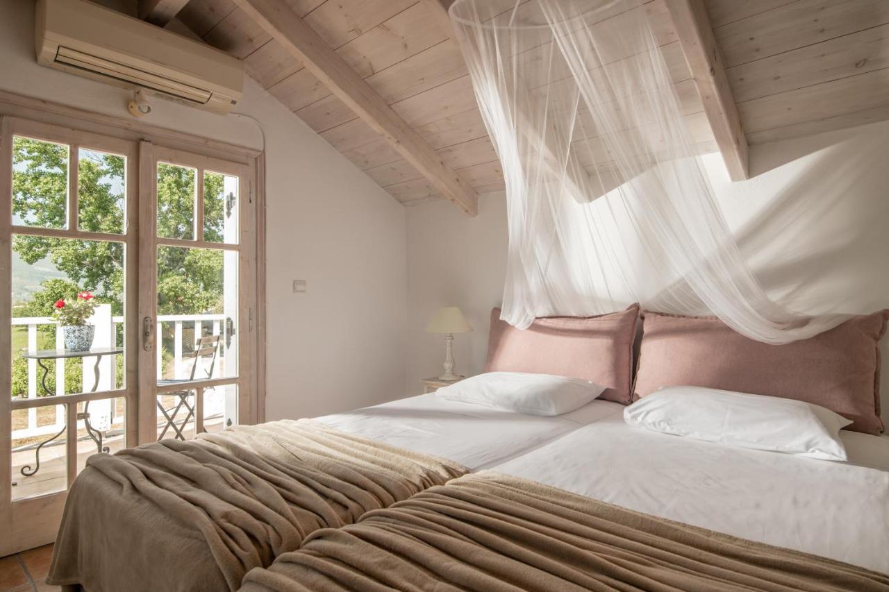Villa In Pietra Kalamaras Makhairádhon エクステリア 写真