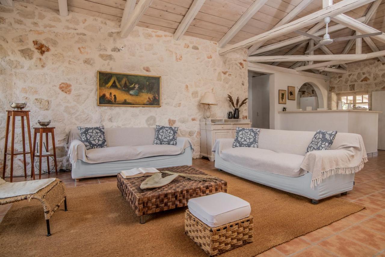 Villa In Pietra Kalamaras Makhairádhon エクステリア 写真
