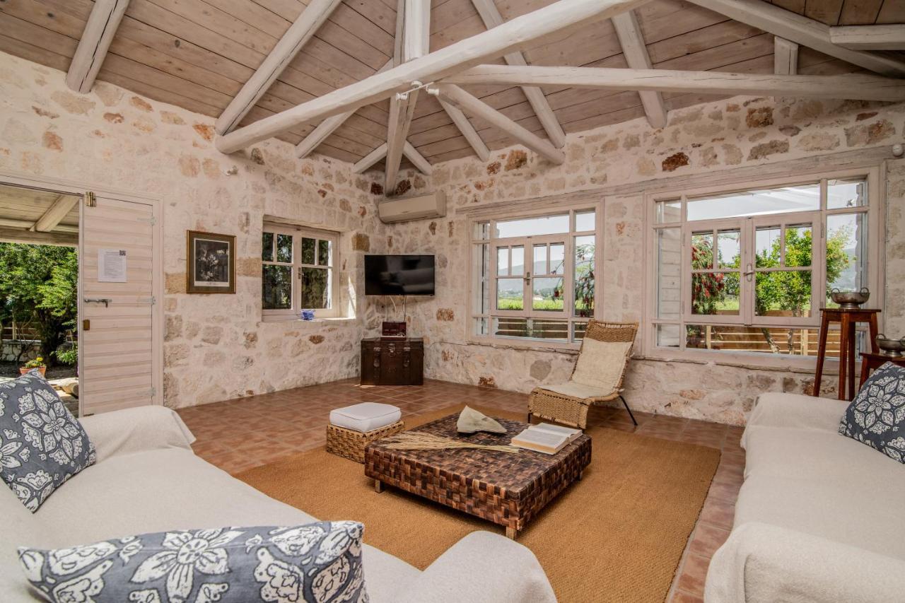 Villa In Pietra Kalamaras Makhairádhon エクステリア 写真