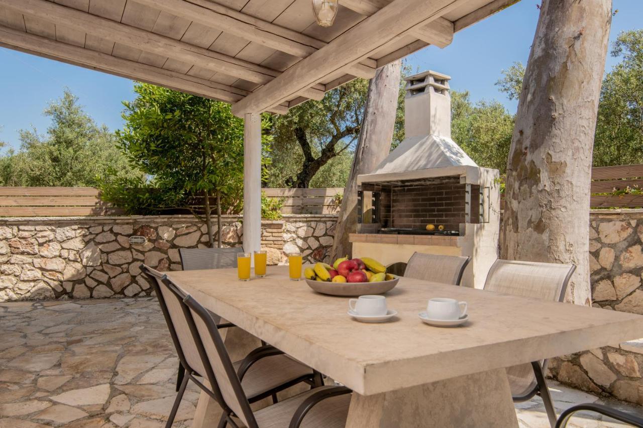 Villa In Pietra Kalamaras Makhairádhon エクステリア 写真