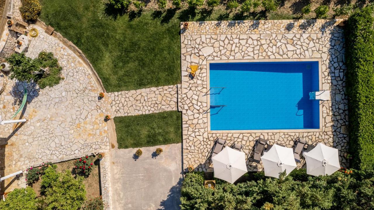 Villa In Pietra Kalamaras Makhairádhon エクステリア 写真