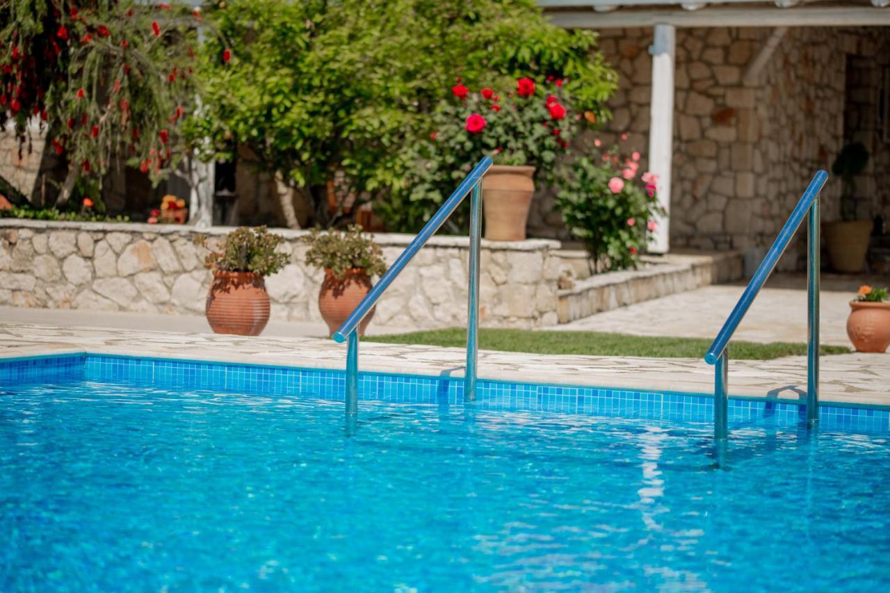 Villa In Pietra Kalamaras Makhairádhon エクステリア 写真